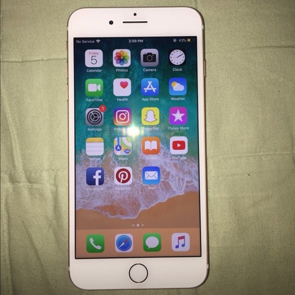 NEW IPHONE 7 PLUS NO CRACKS OR SCRATCHES - Picture 2 of 2